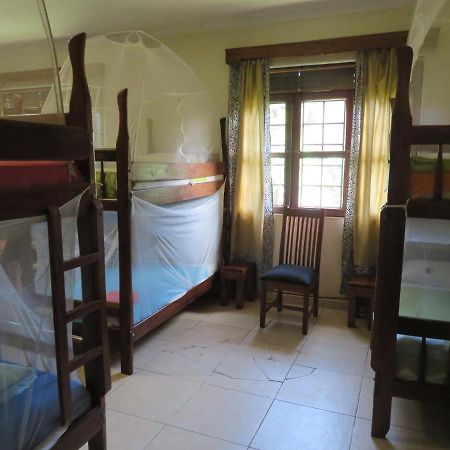 Отель Bikeventures House Uganda Джинджа Экстерьер фото