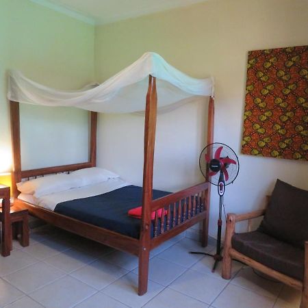 Отель Bikeventures House Uganda Джинджа Экстерьер фото