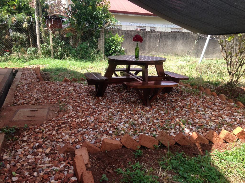Отель Bikeventures House Uganda Джинджа Экстерьер фото