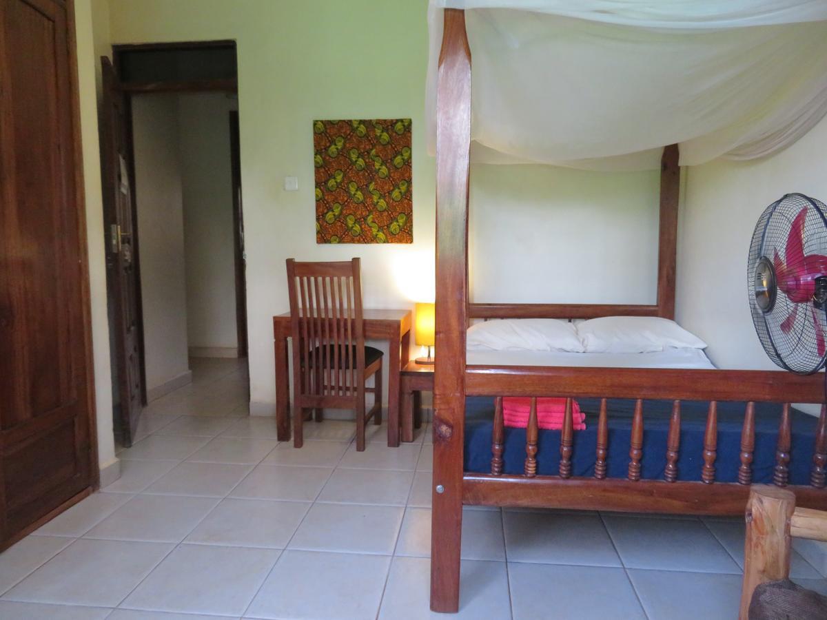 Отель Bikeventures House Uganda Джинджа Экстерьер фото