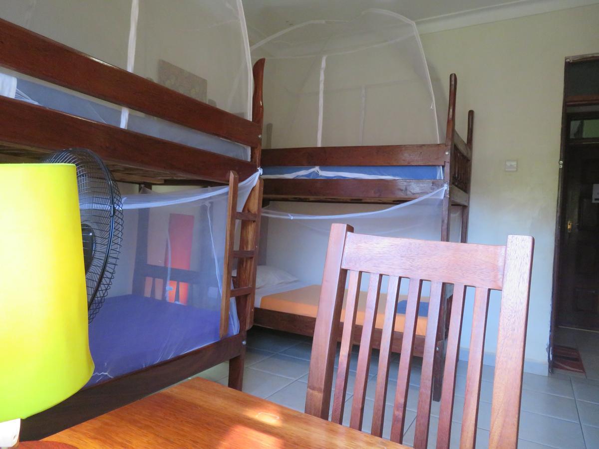 Отель Bikeventures House Uganda Джинджа Экстерьер фото