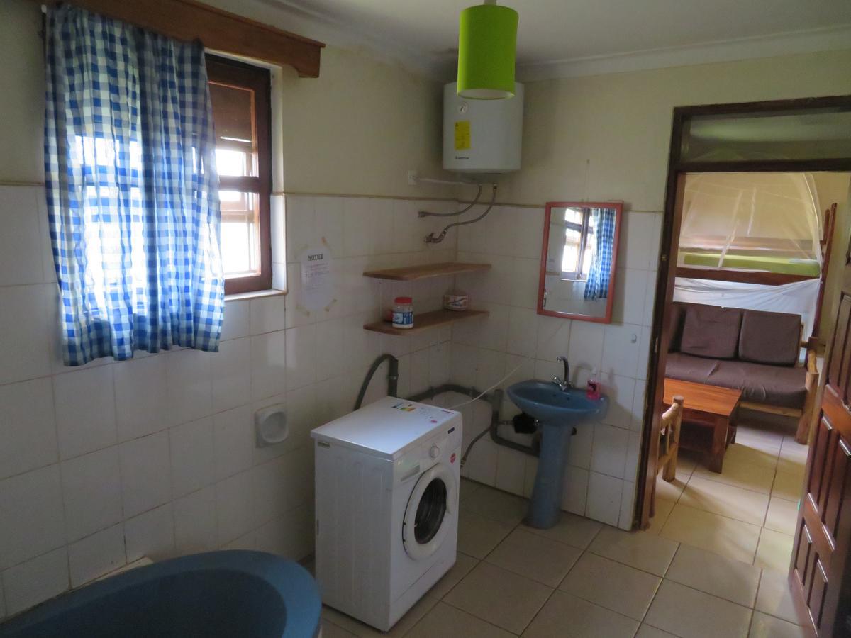Отель Bikeventures House Uganda Джинджа Экстерьер фото