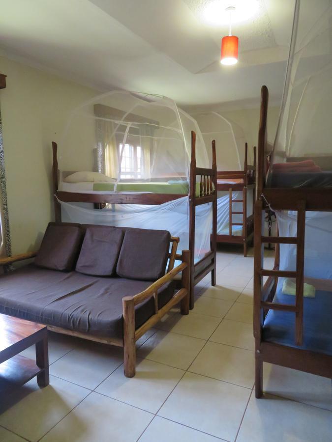 Отель Bikeventures House Uganda Джинджа Экстерьер фото